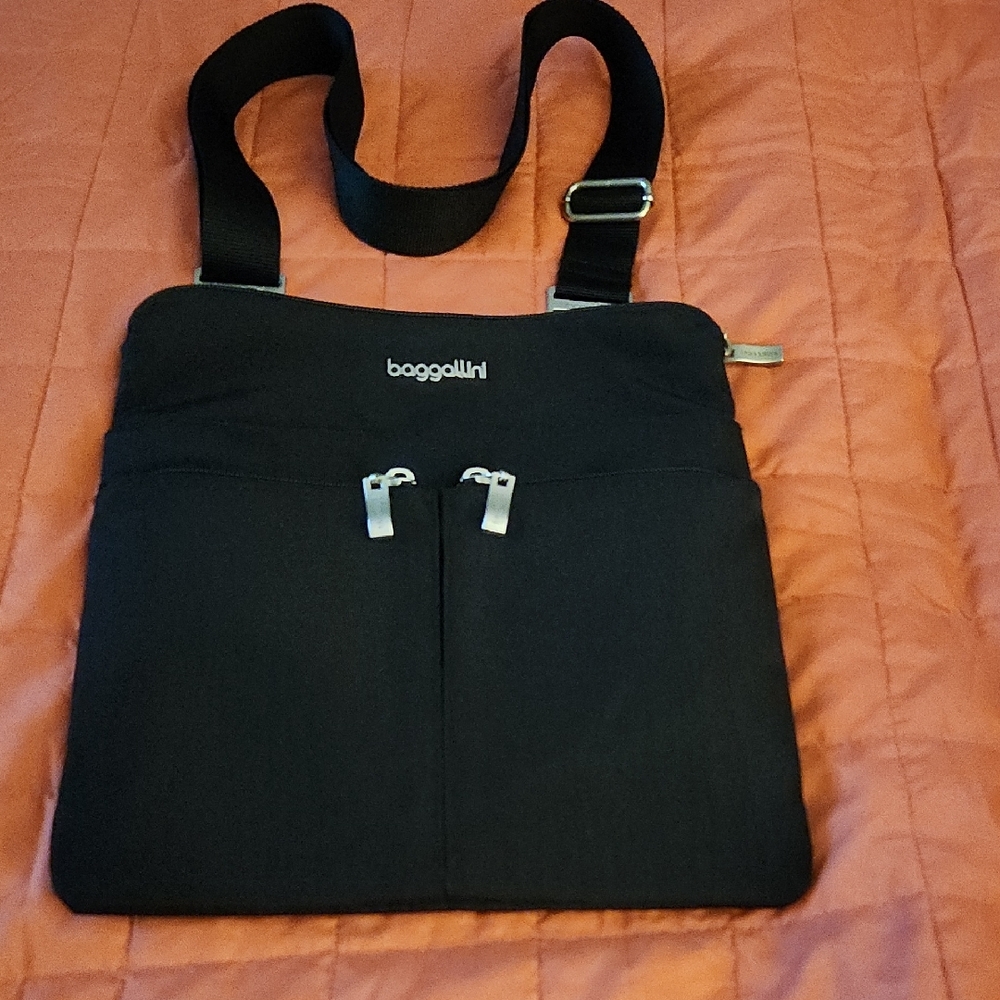 Baggallini Black Messenger Bag with Adjustable Strap